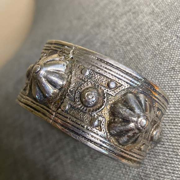 Estate Jewelry - Antique Repousee Silver Bracelet (61.6 grams)